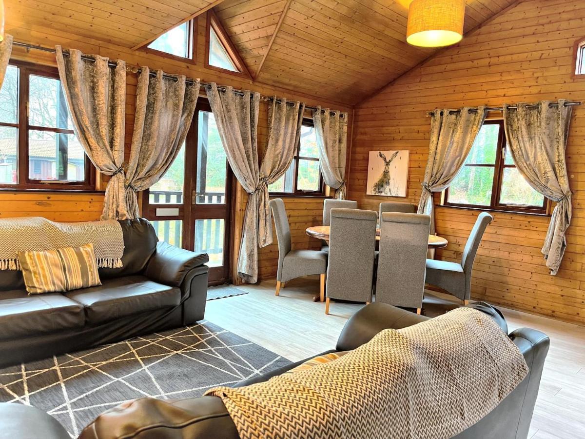 Goldcrest 1-Hot Tub-Woodland Lodges-Carmarthenshire-Tenby Exterior photo